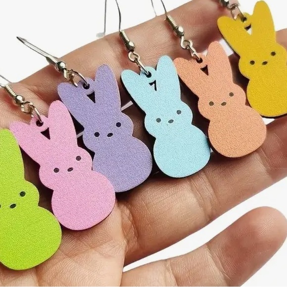 Jewelry - NWOT one pair of Peep earrings